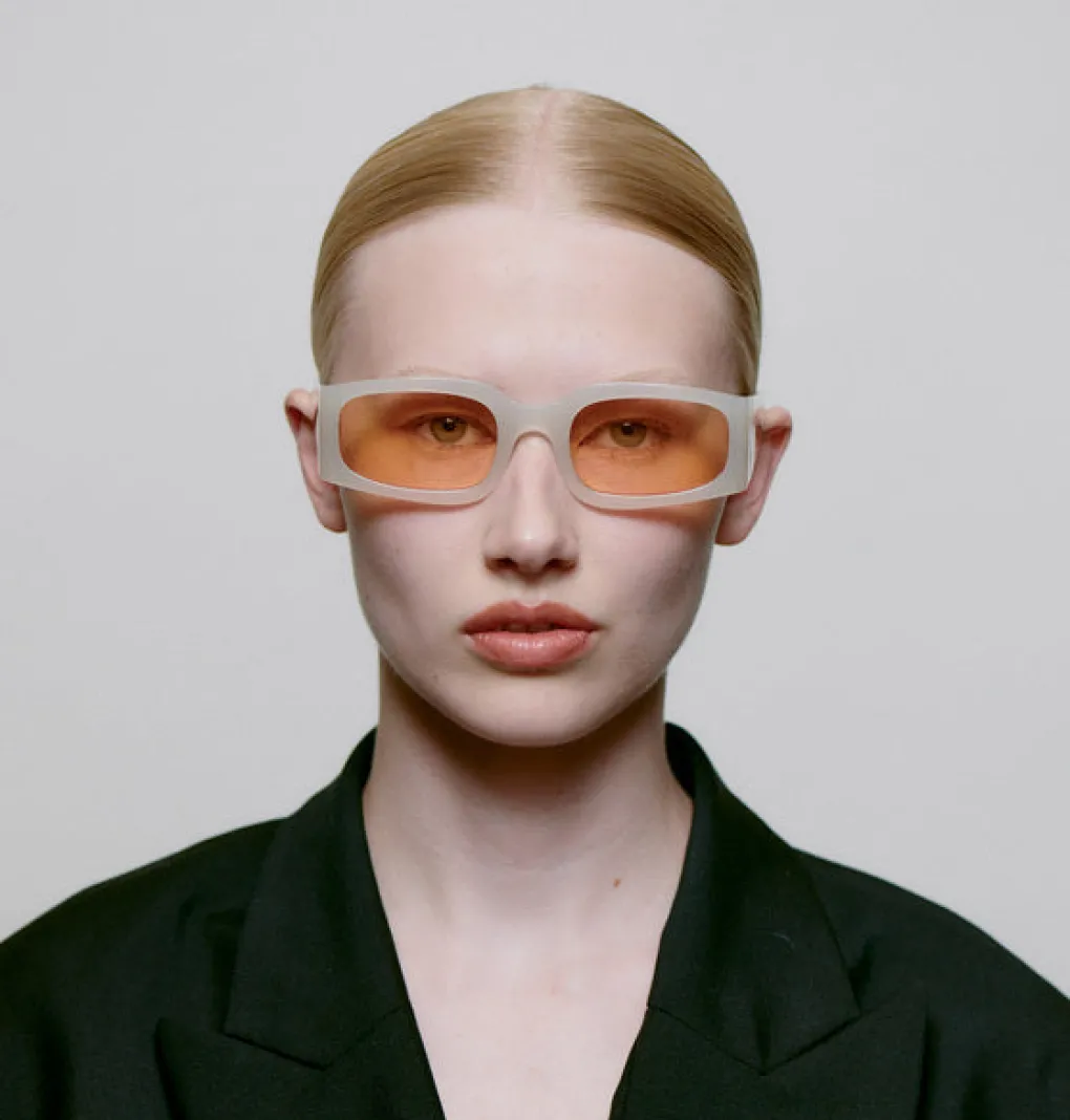 a_kjrbede_sonnenbrille_al_3.webp A. KJÆRBEDE Sonnenbrille Alex - Cream Bone