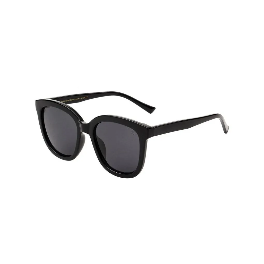a_kjrbede_sonnenbrille_bi_2-1.webp A. KJÆRBEDE Sonnenbrille Billy - Black