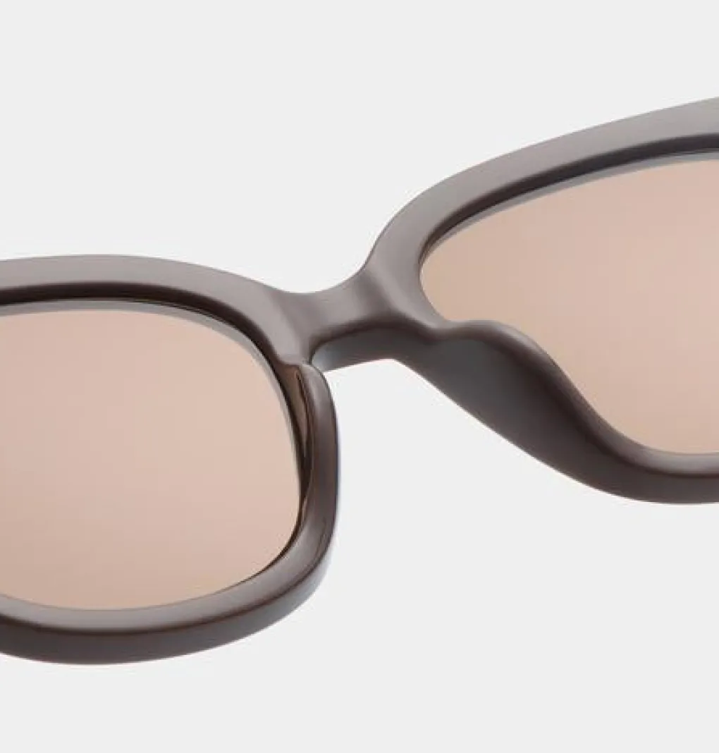a_kjrbede_sonnenbrille_bi_3.webp A. KJÆRBEDE Sonnenbrille Billy - Chocolate