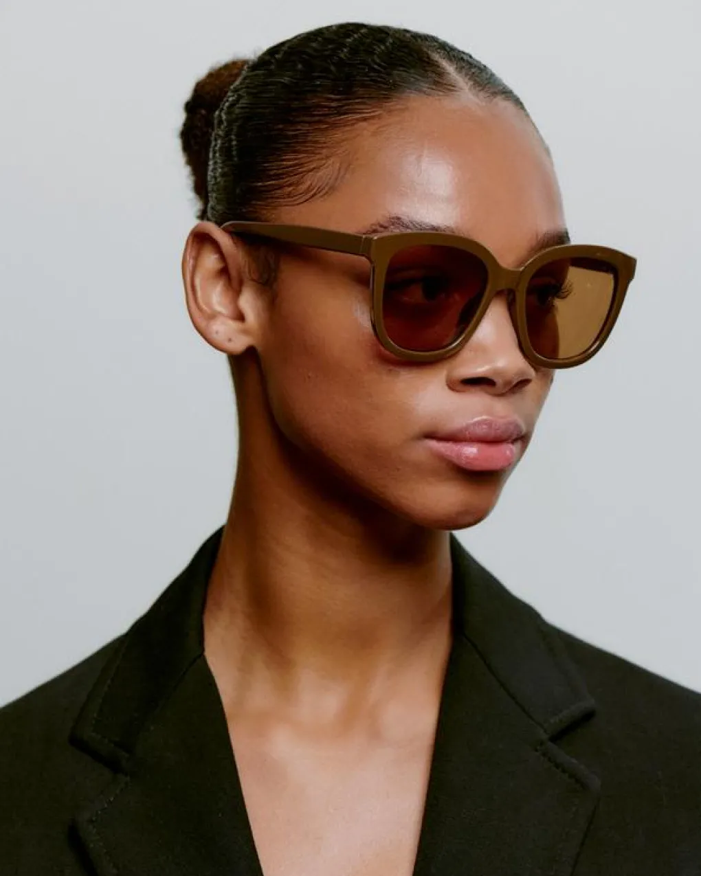 a_kjrbede_sonnenbrille_bi_4.webp A. KJÆRBEDE Sonnenbrille Billy - Chocolate