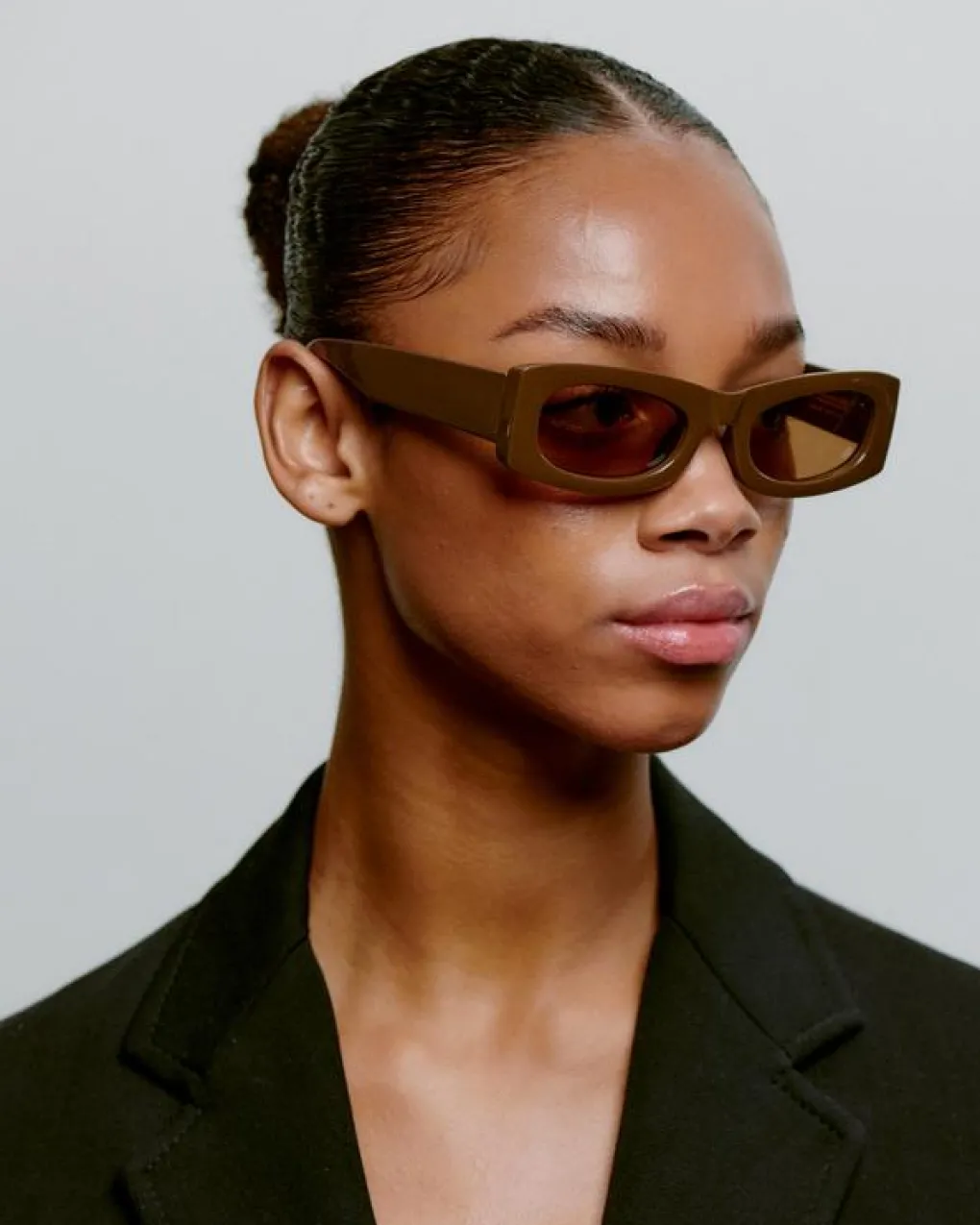 a_kjrbede_sonnenbrille_fr_4-1.webp A. KJÆRBEDE Sonnenbrille Frida - Chocolate