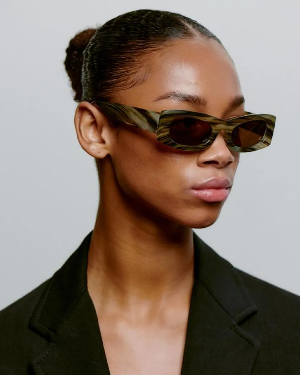 a_kjrbede_sonnenbrille_fr_4.webp A. KJÆRBEDE Sonnenbrille Frida - Striped Horn