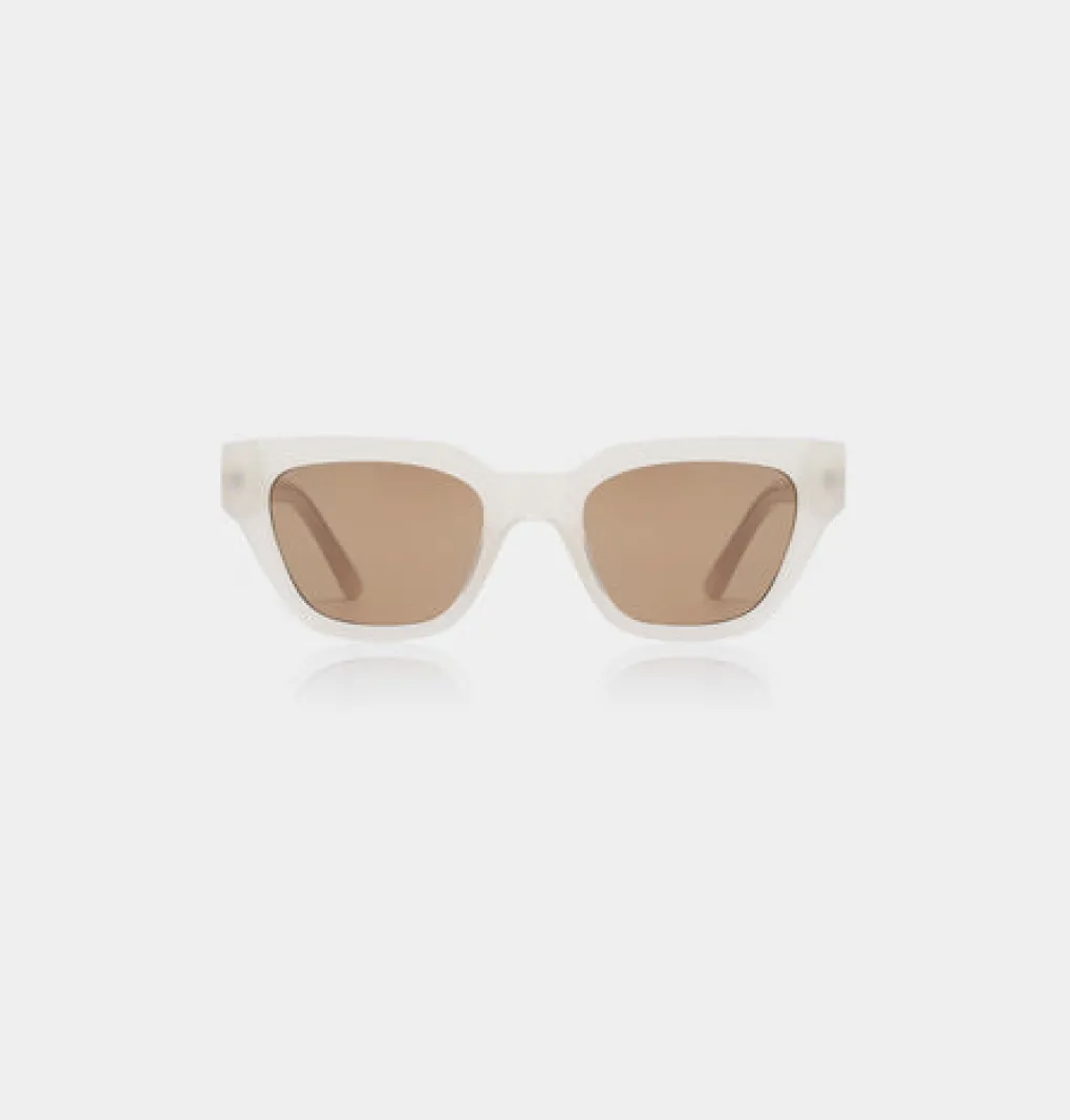 a_kjrbede_sonnenbrille_ka_0.webp A. KJÆRBEDE Sonnenbrille Kaws - Cream Bone