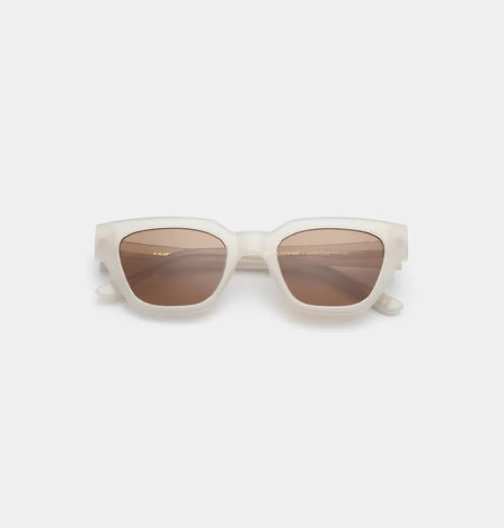 a_kjrbede_sonnenbrille_ka_1.webp A. KJÆRBEDE Sonnenbrille Kaws - Cream Bone