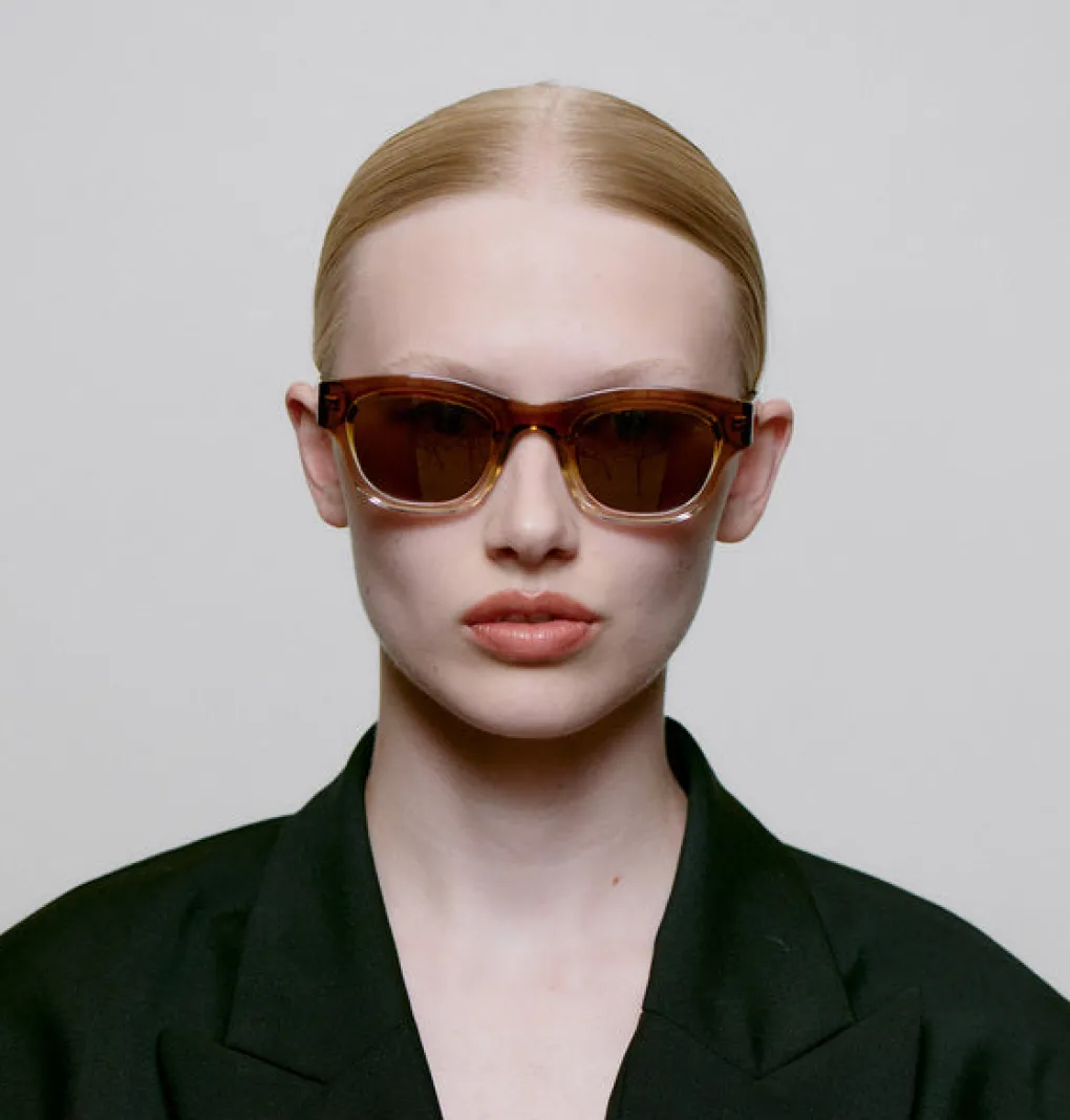 a_kjrbede_sonnenbrille_la_2-2.webp A. KJÆRBEDE Sonnenbrille Lane - Smoke /Champagne