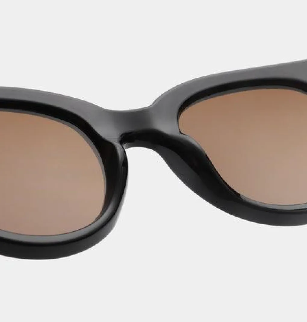 a_kjrbede_sonnenbrille_li_3-1.webp A. KJÆRBEDE Sonnenbrille Lilly - Black