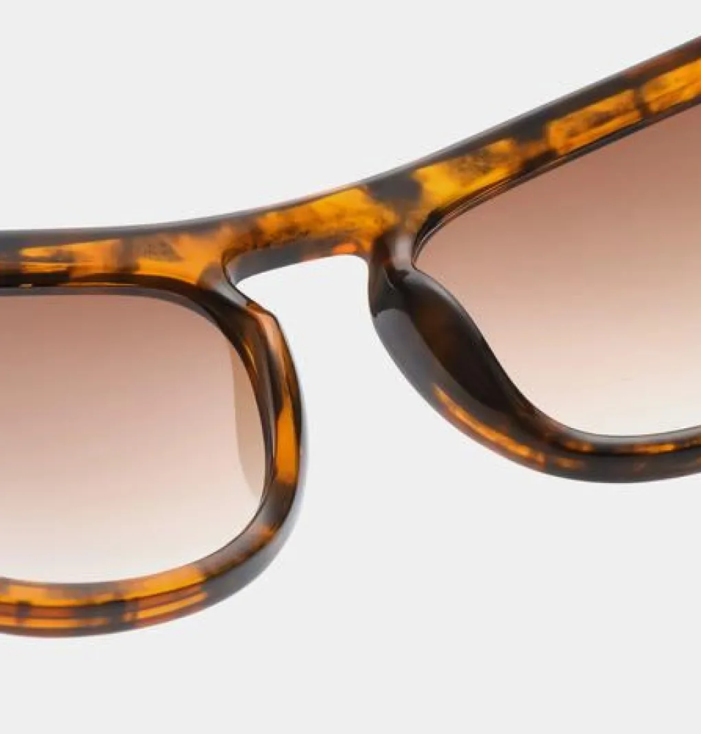 a_kjrbede_sonnenbrille_ma_3.webp A. KJÆRBEDE Sonnenbrille Max - Havana