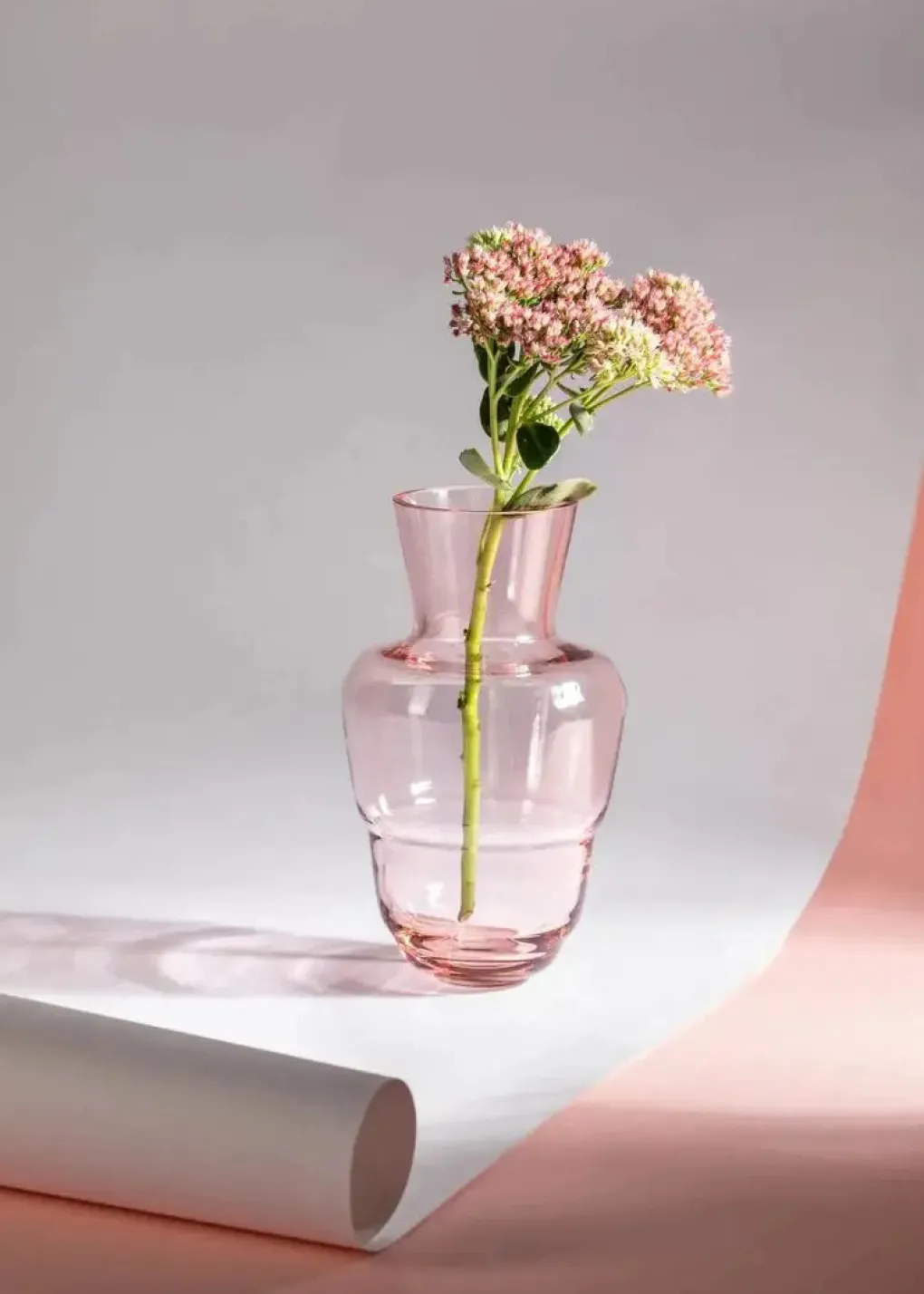 anna_von_lipa_shadows_vas_1-1.webp Anna von Lipa Shadows Vase Suede Pink