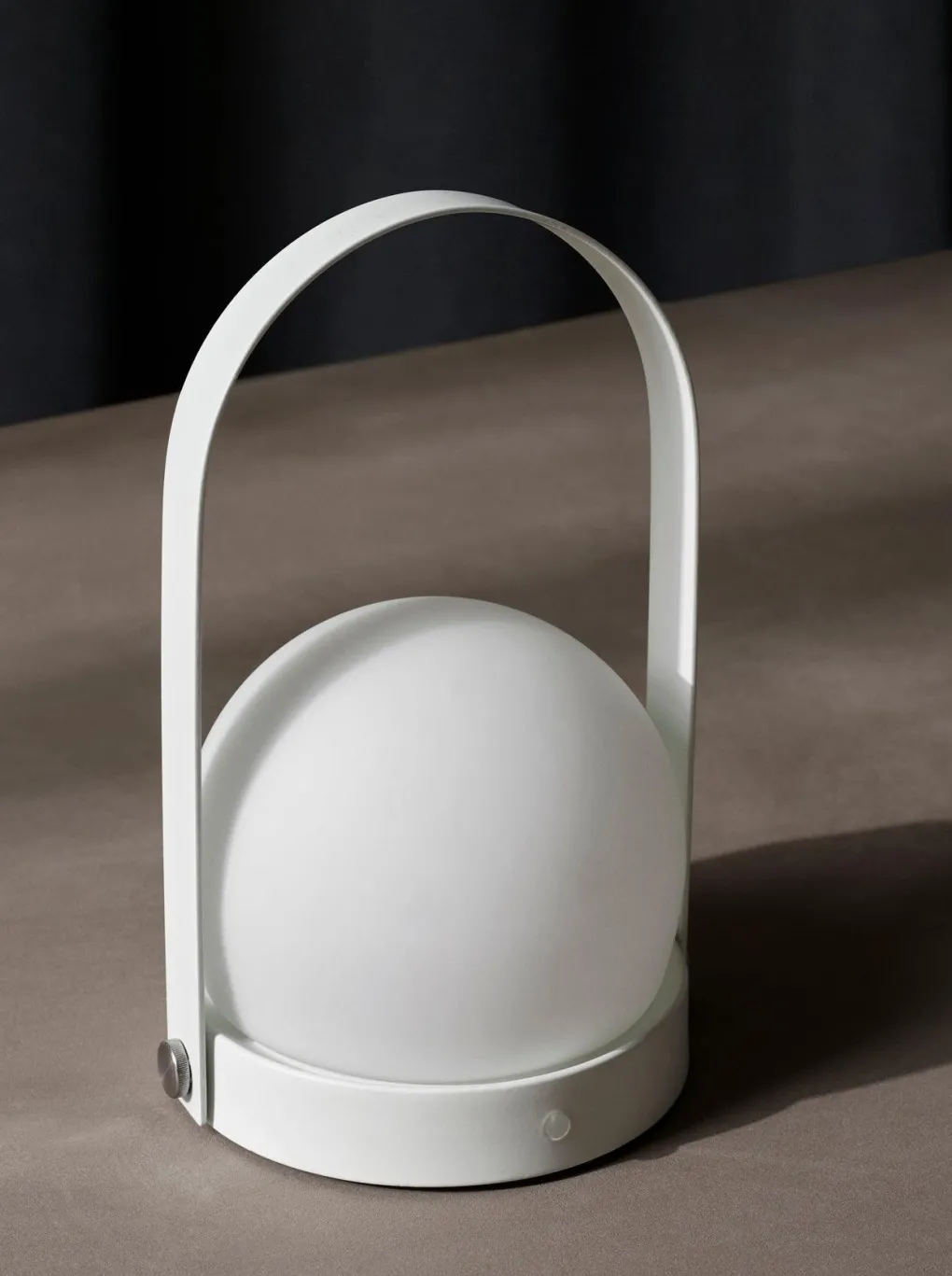 audo_copenhagen__menu_car_0.webp Kinder Menu Audo Copenhagen / Carrie Table Lamp Portable White