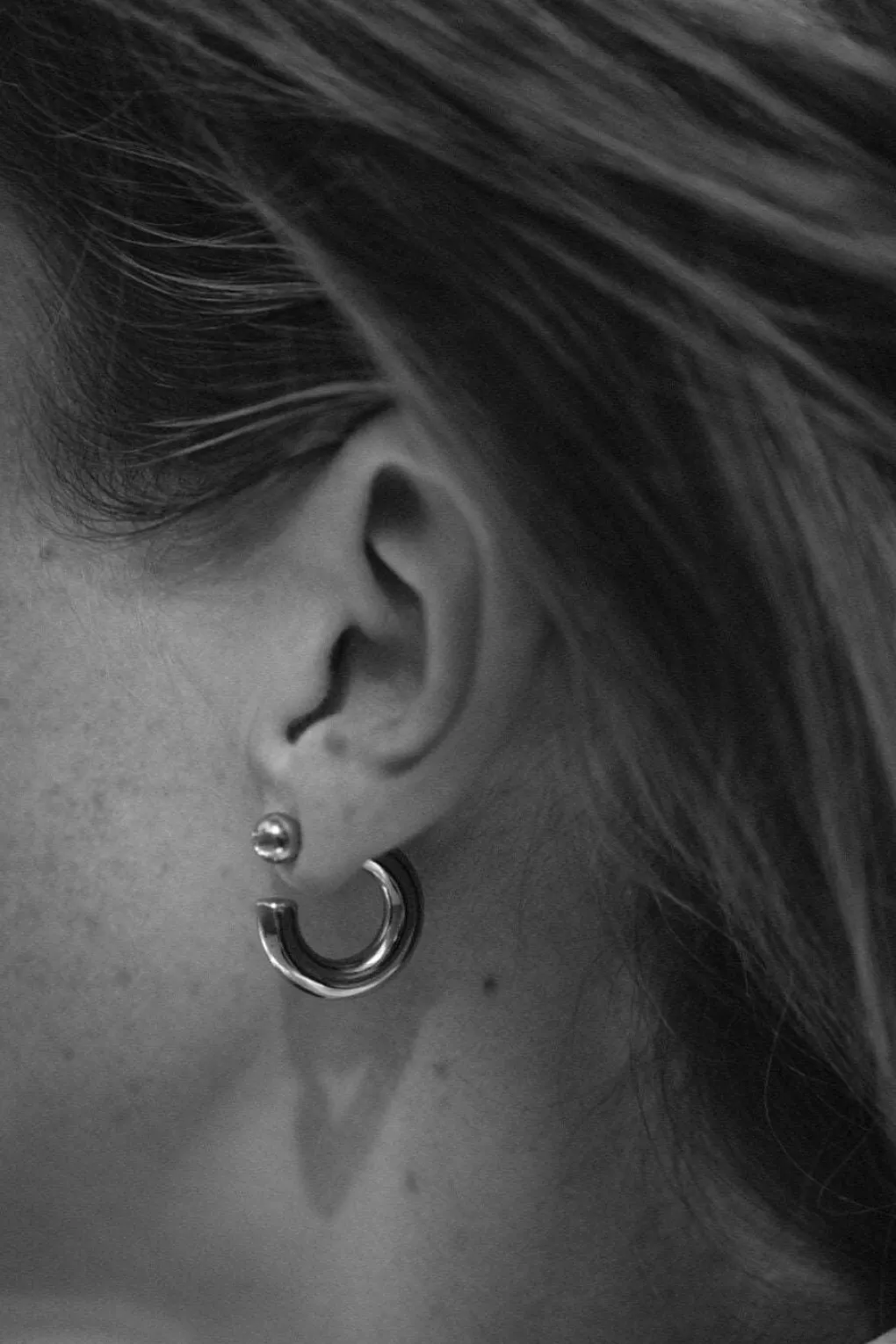 bandhu_hoop_dot_earrings__1.webp Bandhu Hoop dot earrings vergoldet