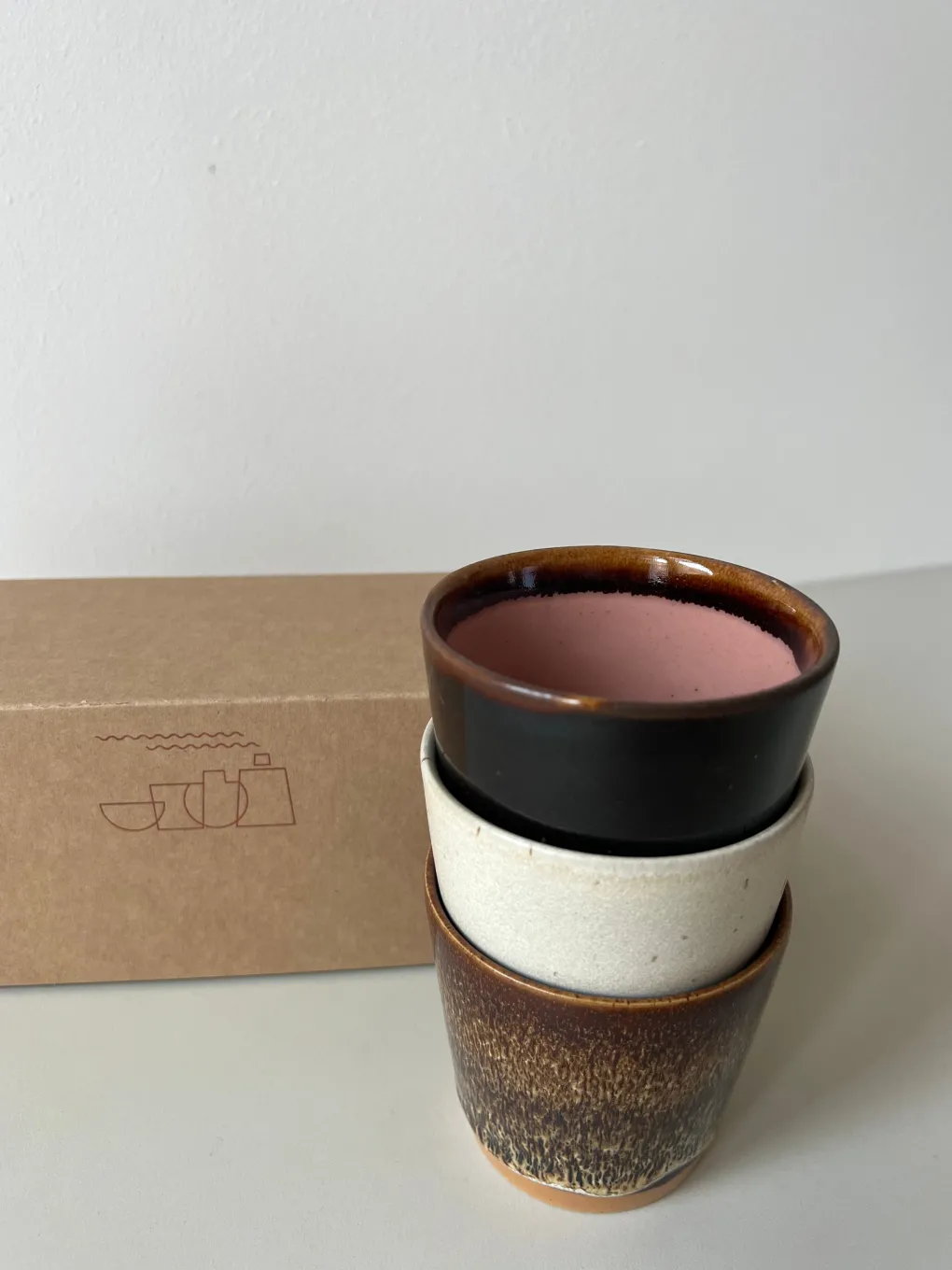 bornholms_keramikfabrik_o_1-1.webp Bornholms Keramikfabrik Original Cup Moods Collections Chocolate Lips, Brown Chocolate, Creamy White- 3er Set