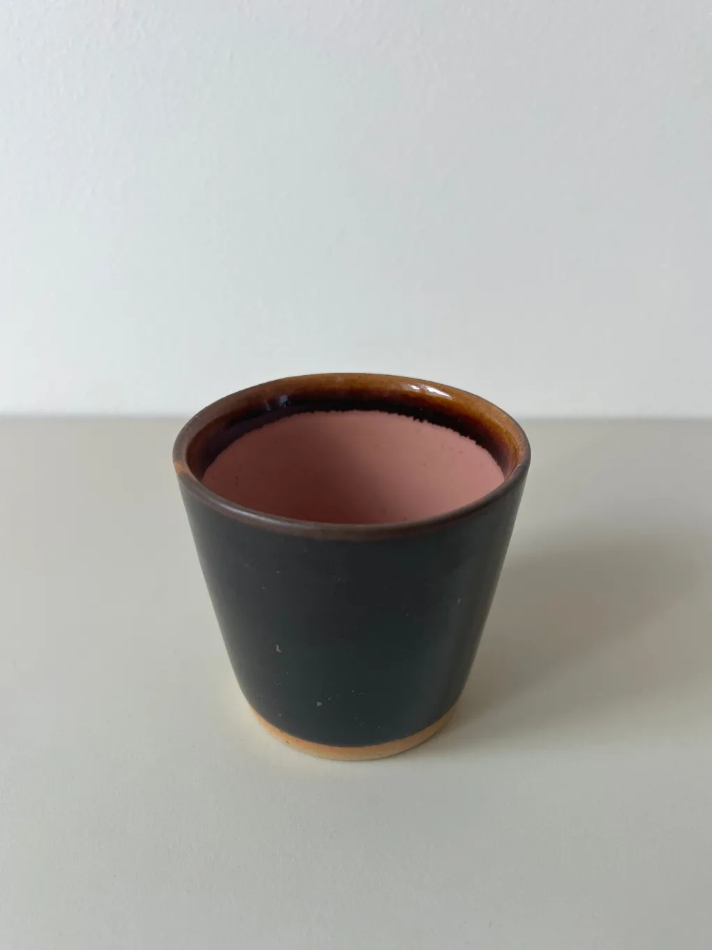 bornholms_keramikfabrik_o_13.webp Bornholms Keramikfabrik Original Cup Moods Collections Chocolate Lips, Brown Chocolate, Creamy White- 3er Set