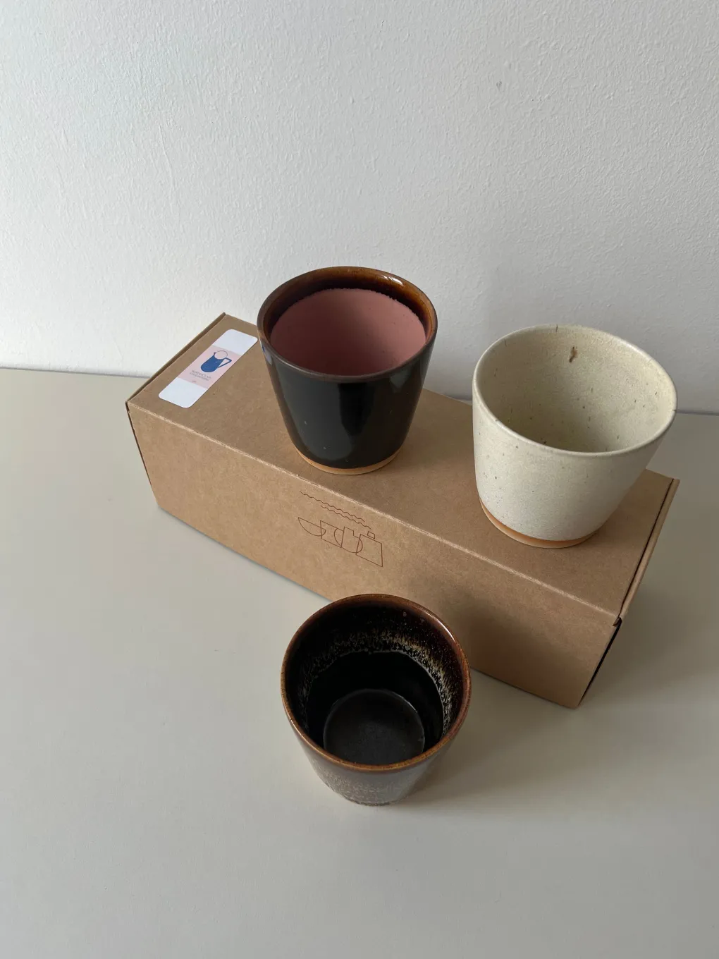bornholms_keramikfabrik_o_4-1.webp Bornholms Keramikfabrik Original Cup Moods Collections Chocolate Lips, Brown Chocolate, Creamy White- 3er Set