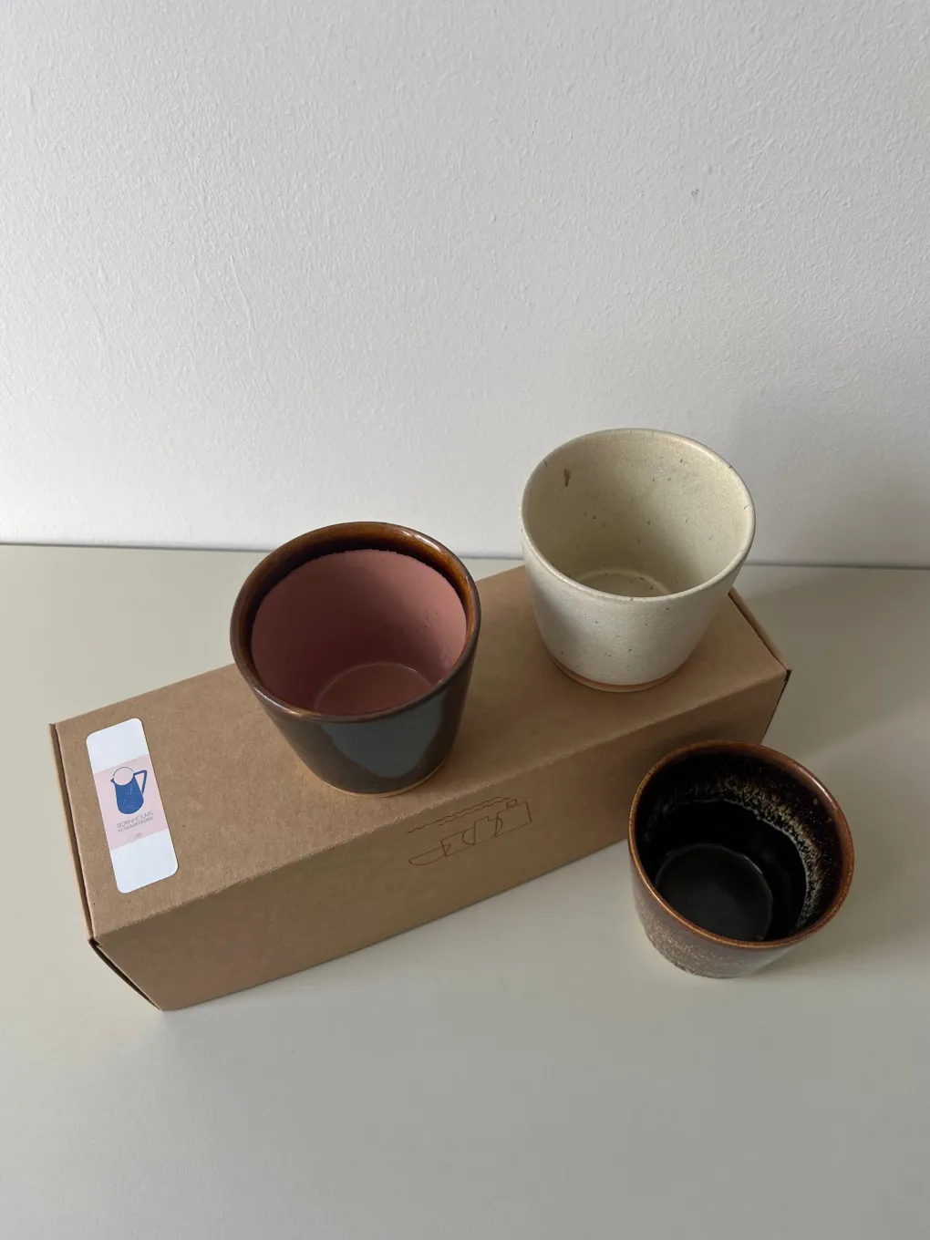 bornholms_keramikfabrik_o_5-1.webp Bornholms Keramikfabrik Original Cup Moods Collections Chocolate Lips, Brown Chocolate, Creamy White- 3er Set