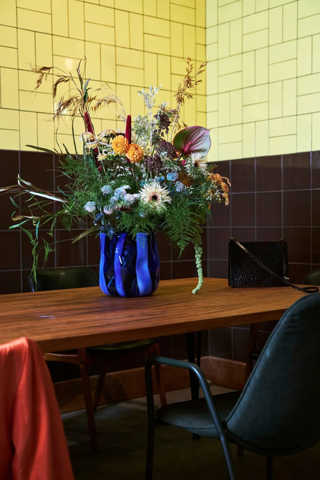 by_on_vase_triton_blau__c_1.webp By on Vase Triton blau - 24cm