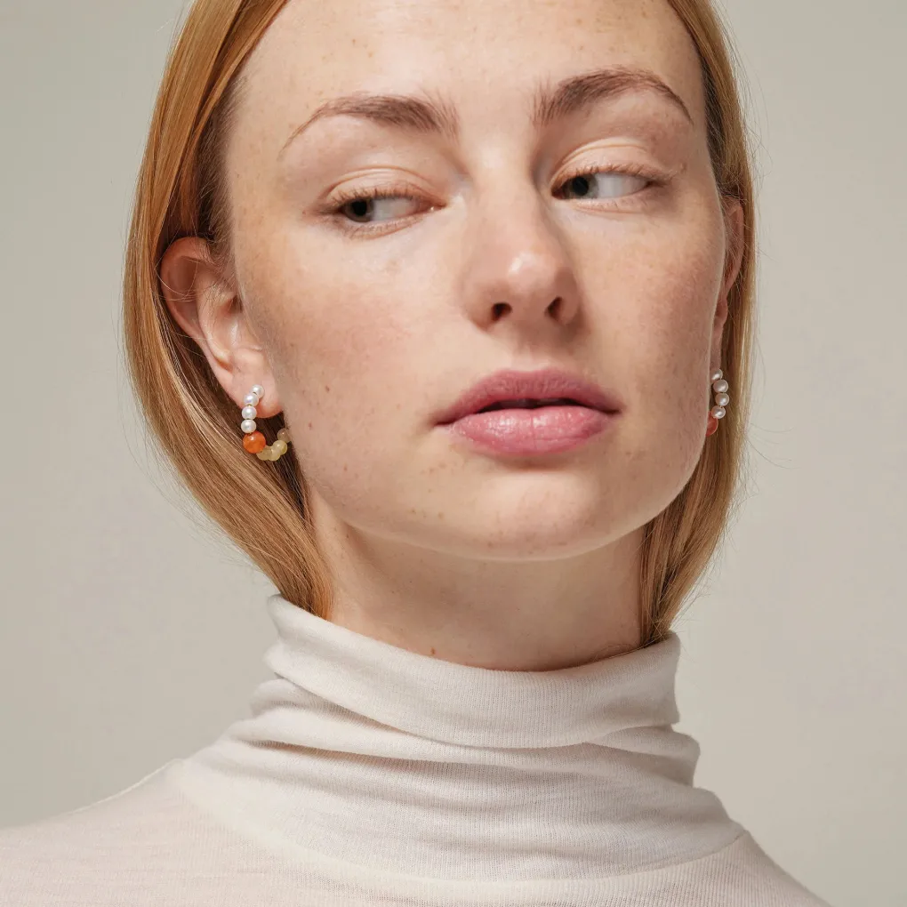 enamel_copenhagen_hoops_k_2.webp Enamel Copenhagen Hoops Kalea - pearls, orange and light yellow