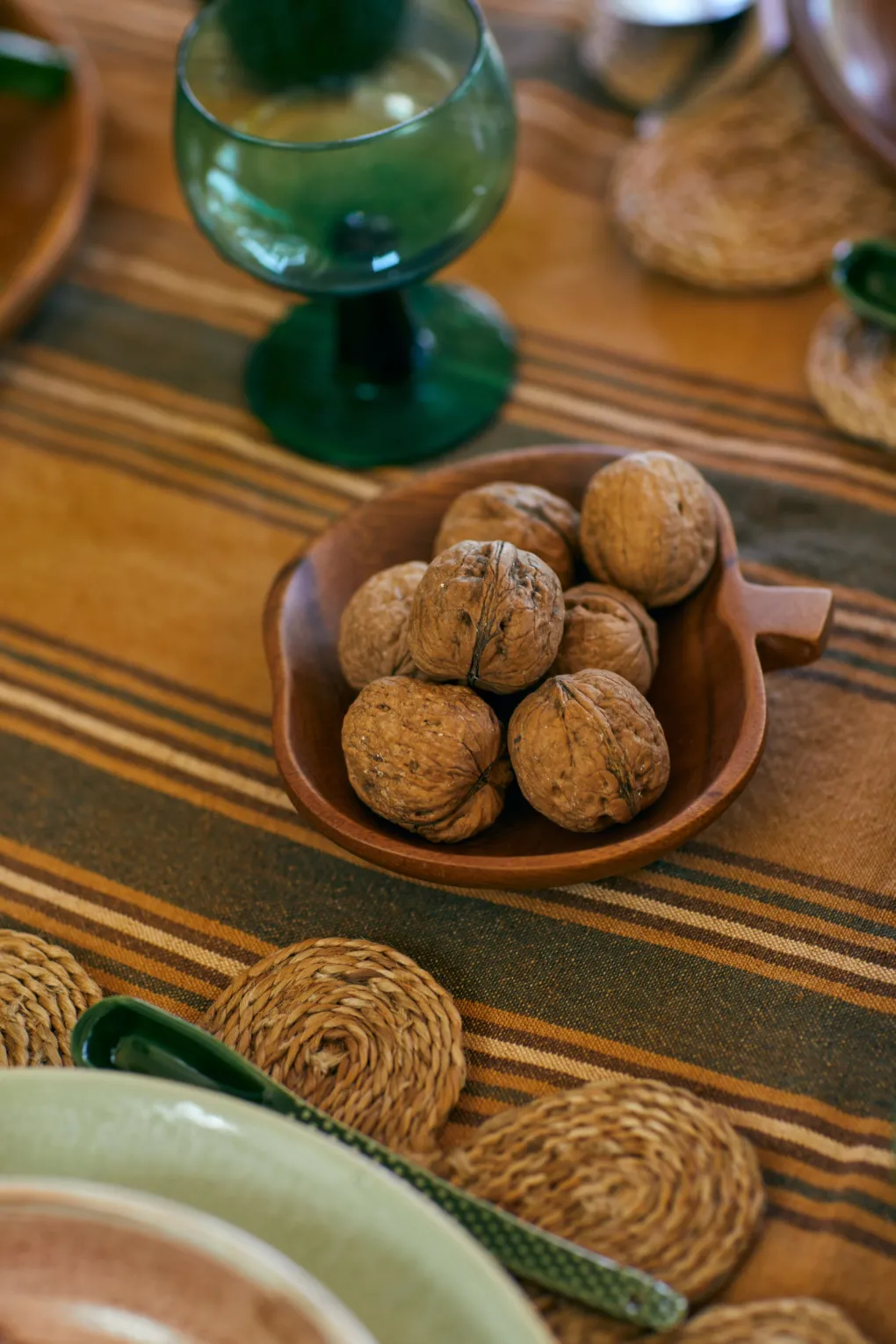 hkliving_acacia_apple_bow_5.webp HKliving Acacia Apple Bowl M