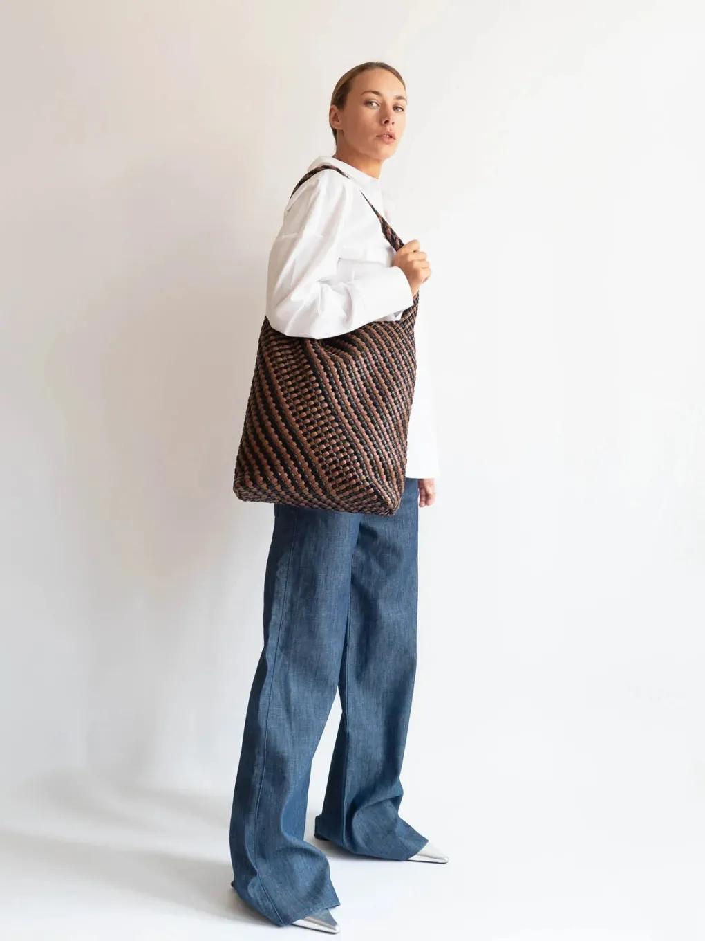 hvisk_beuteltasche_hobo_b_3.webp HVISK Beuteltasche Hobo Braided Soft Structure - Brown Caramel