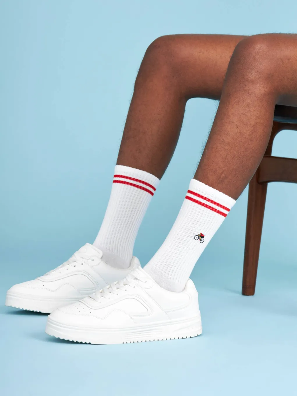 natural_vibes_bicycle_bio_1.webp Natural Vibes Bicycle Bio Socken - Weiße Tennissocken mit Radfahrer