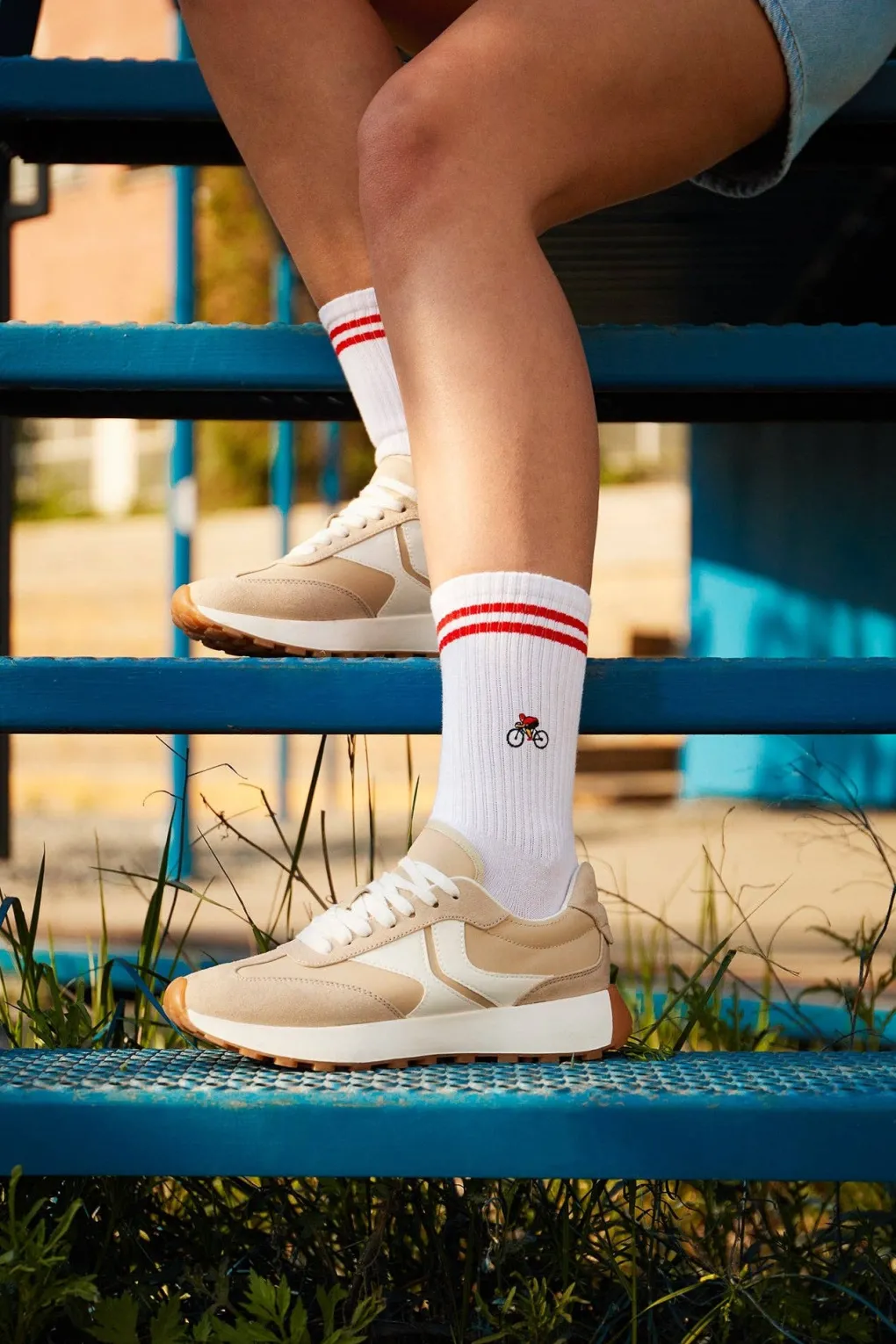 natural_vibes_bicycle_bio_2.webp Natural Vibes Bicycle Bio Socken - Weiße Tennissocken mit Radfahrer