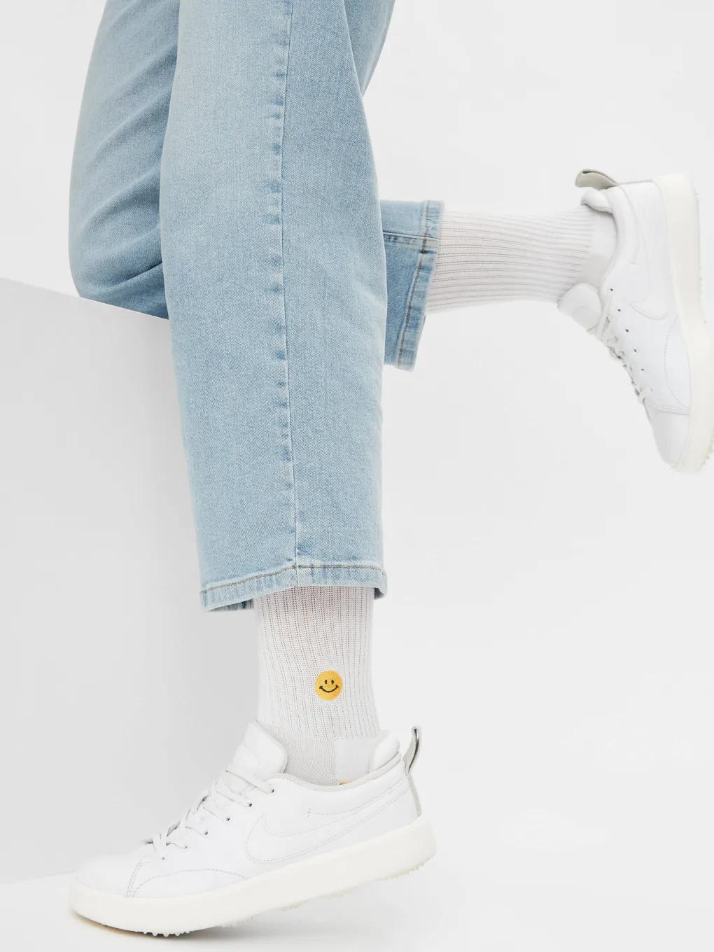 natural_vibes_smile_bio_s_1.webp Natural Vibes Smile Bio Socken - Weiße Tennissocken mit Emoji Stickerei