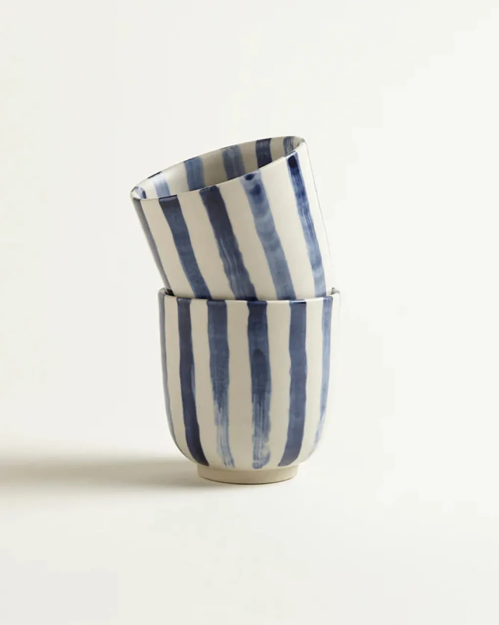onomao_becher_klassik_bla_1.webp onomao Becher Klassik blau-weiß-gestreift - 2er Set