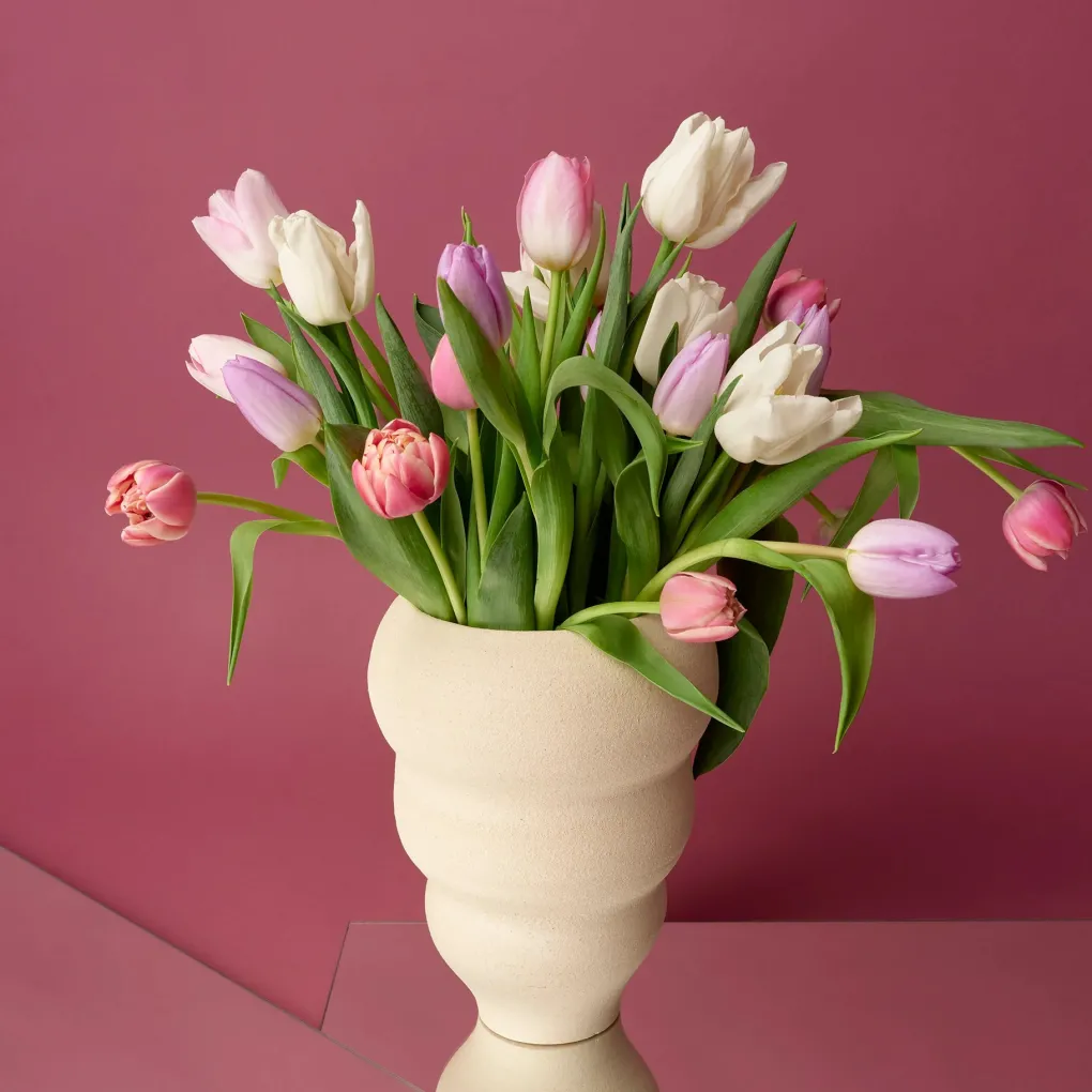 ro_collection_hand_turned_3.webp RO Collection hand turned vase curved no. 60 vanilla - 25cm