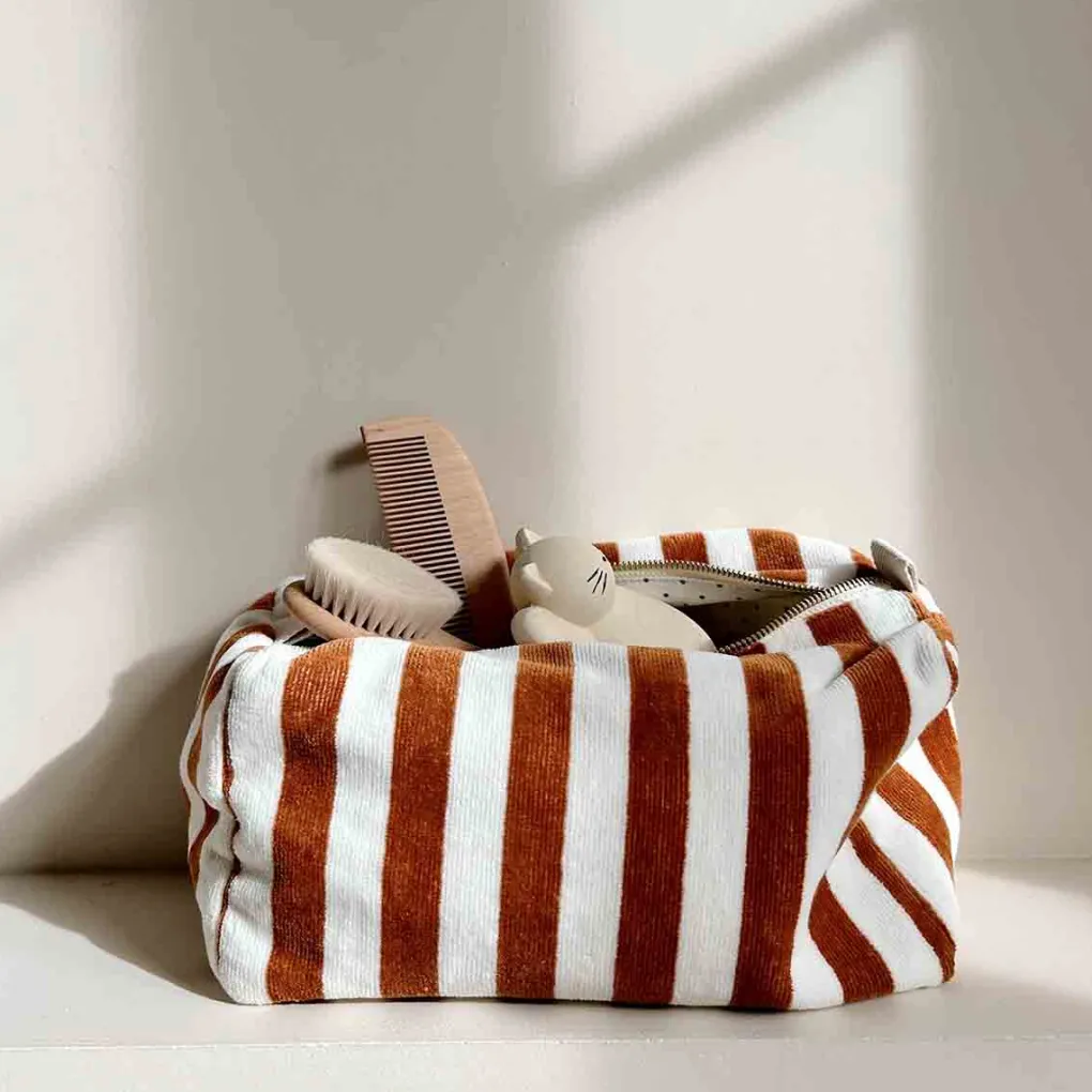 rose_in_april_vic_toffee__1.webp Rose in April Vic Toffee Stripes Frottee Kosmetiktasche - 26X13cm