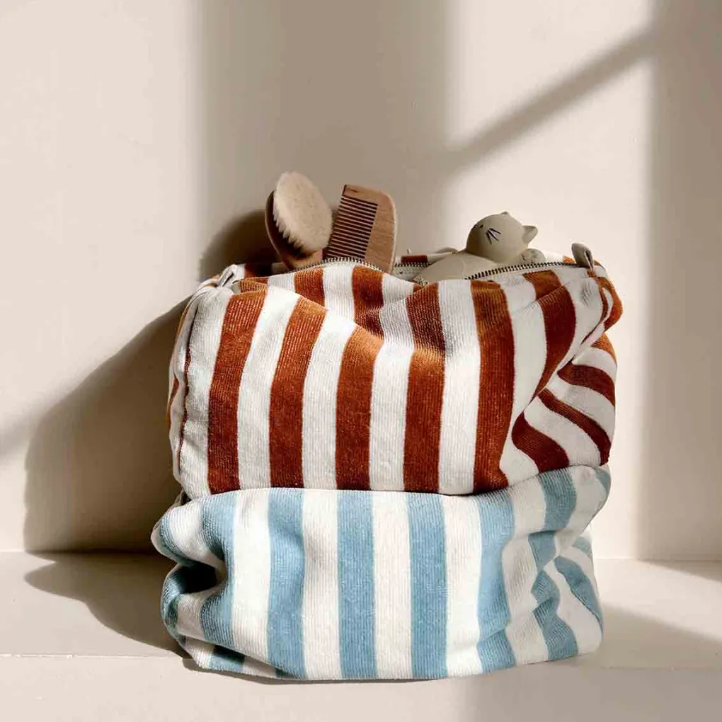 rose_in_april_vic_toffee__2.webp Rose in April Vic Toffee Stripes Frottee Kosmetiktasche - 26X13cm
