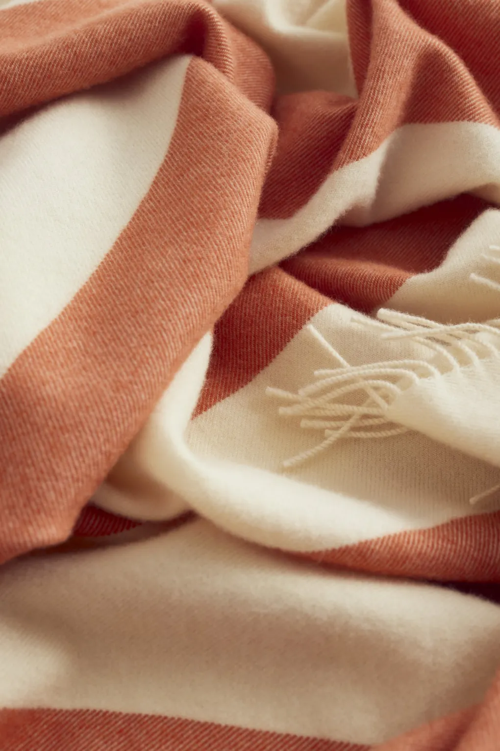silkeborg_uldspinderi_the_4-1.webp Kinder Silkeborg Uld spinderi The Sweater Orange - 130x190 cm