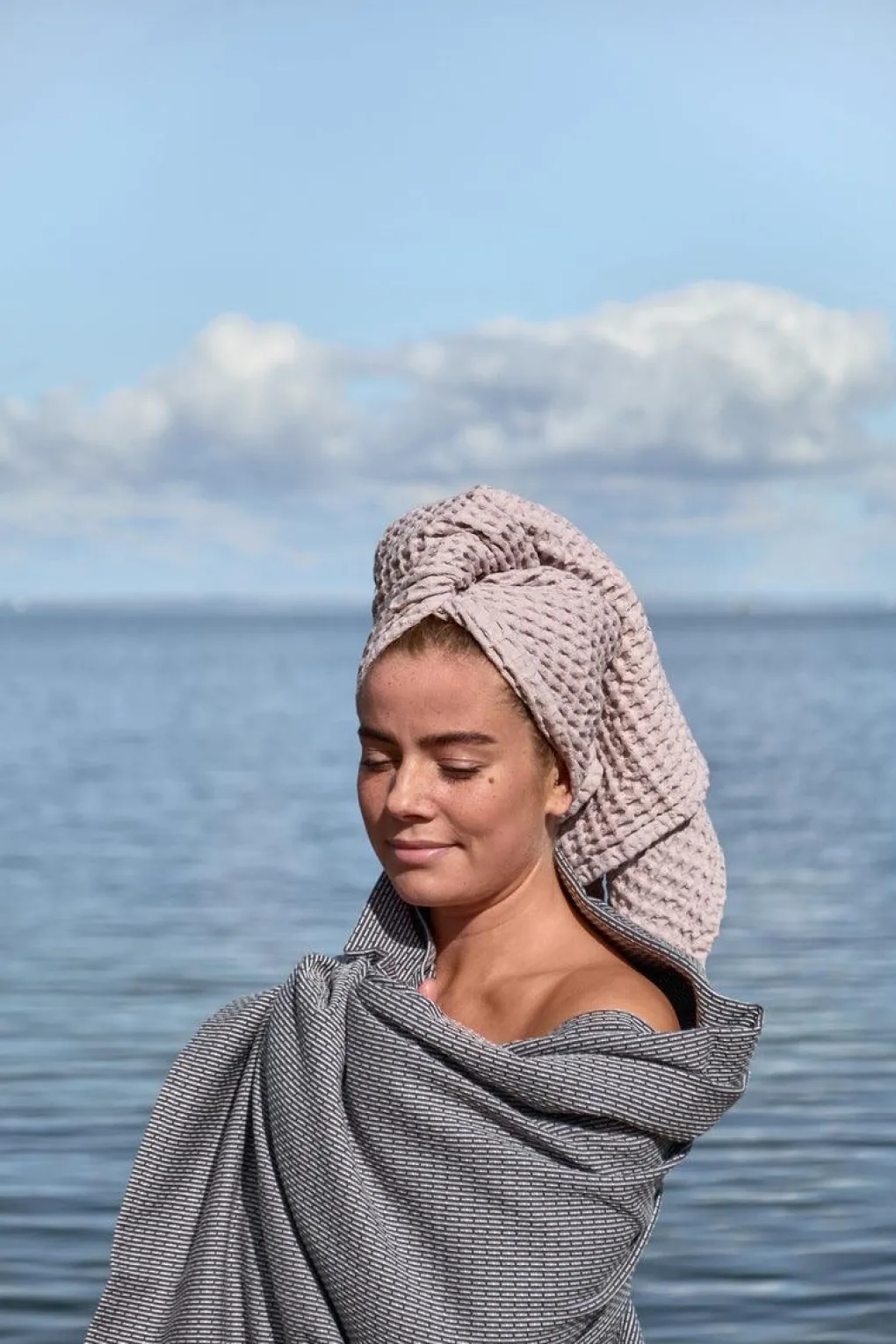 the_organic_company_big_w_2-12.webp The Organic Company Big Waffle Large Hand Towel dark grey - 130x50cm