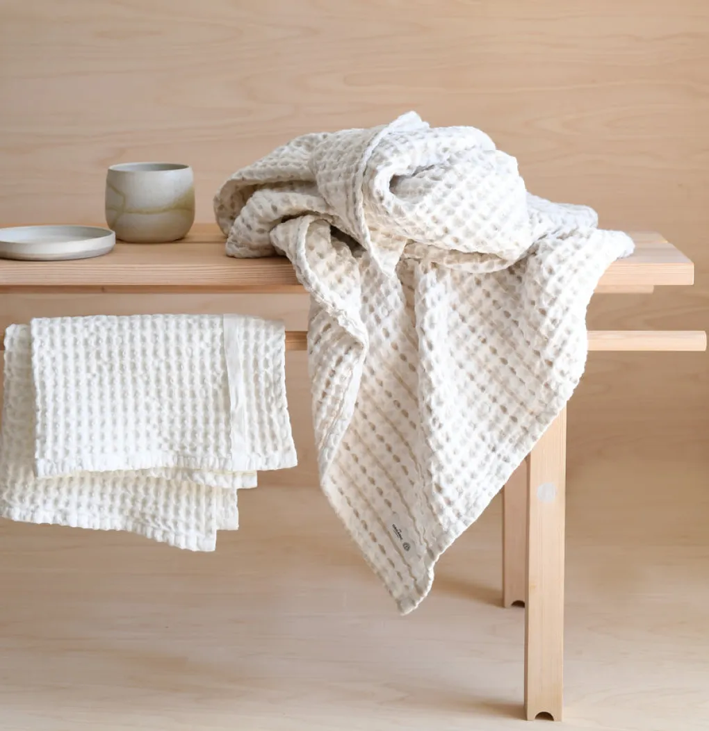 the_organic_company_big_w_2-4.webp The Organic Company Big Waffle Towel and Blanket natural white - 150x100cm